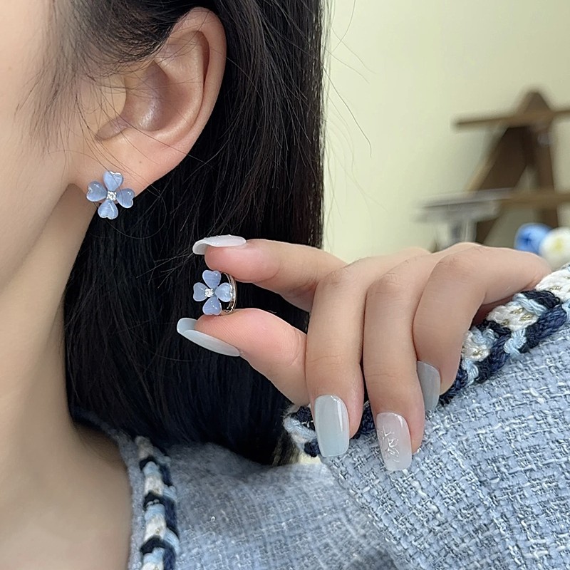 Bông Tai Hoa Bốn Lá - Thiết Kế Sang Trọng, Nhẹ Nhàng Cho Thời Trang Của Bạn