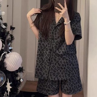 Bộ đồ ngủ in họa tiết da báo đen dành cho nữ