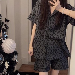 Bộ đồ ngủ in họa tiết da báo đen dành cho nữ