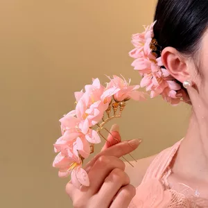 Mùa xuân thơm ngọt - Kẹp tóc hình bông hoa hồng thanh lịch và nữ tính