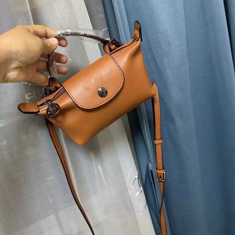 Túi đeo chéo vai Mini War Horse dành cho nữ Bánh bao nhỏ