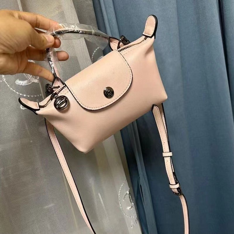 Túi đeo chéo vai Mini War Horse dành cho nữ Bánh bao nhỏ