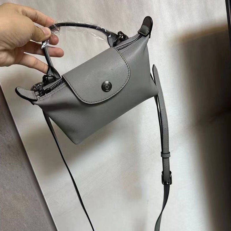 Túi đeo chéo vai Mini War Horse dành cho nữ Bánh bao nhỏ