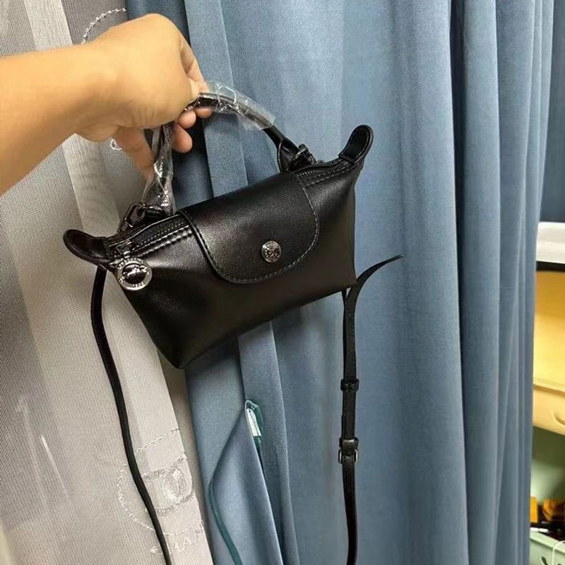 Túi đeo chéo vai Mini War Horse dành cho nữ Bánh bao nhỏ
