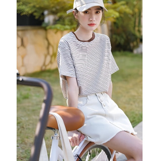 Áo thun ngắn tay nữ dáng rộng, chất liệu cotton thoáng khí, họa tiết sọc trắng và nâu, cổ tròn, phù hợp mặc hàng ngày