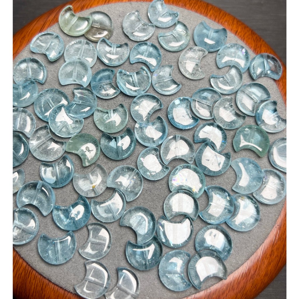 Ưu đãi đặc biệt Sản phẩm mới Phụ kiện mặt trăng Topaz màu xanh tự nhiên có thể được sử dụng làm phụ kiện vòng tay có thể được sử dụng làm phụ kiện mặt dây chuyền thông qua lỗ