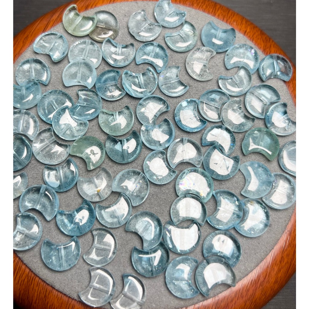 Ưu đãi đặc biệt Sản phẩm mới Phụ kiện mặt trăng Topaz màu xanh tự nhiên có thể được sử dụng làm phụ kiện vòng tay có thể được sử dụng làm phụ kiện mặt dây chuyền thông qua lỗ