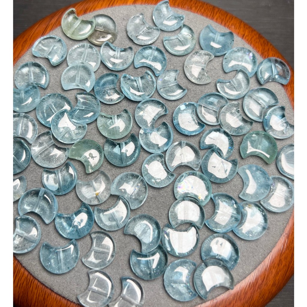 Ưu đãi đặc biệt Sản phẩm mới Phụ kiện mặt trăng Topaz màu xanh tự nhiên có thể được sử dụng làm phụ kiện vòng tay có thể được sử dụng làm phụ kiện mặt dây chuyền thông qua lỗ