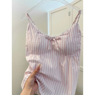 Bộ đồ ngủ nữ sọc hồng, có dây nơ và quầnshort