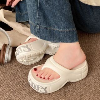 Dép mùa hè mới: Dép thời trang, nâng cao, thông thường và thoải mái để sử dụng trong nhà, tại nhà và ngoài trời — Dép xỏ ngón đế dày