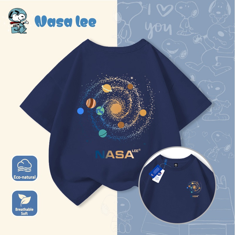 Áo thun ngắn tay màu xanh dương cho bé trai, chất liệu cotton, in hình vũ trụ và các vì sao, hàng mới năm 2026, thời trang cho bé trai, áo cộc tay mùa hè cho trẻ em.