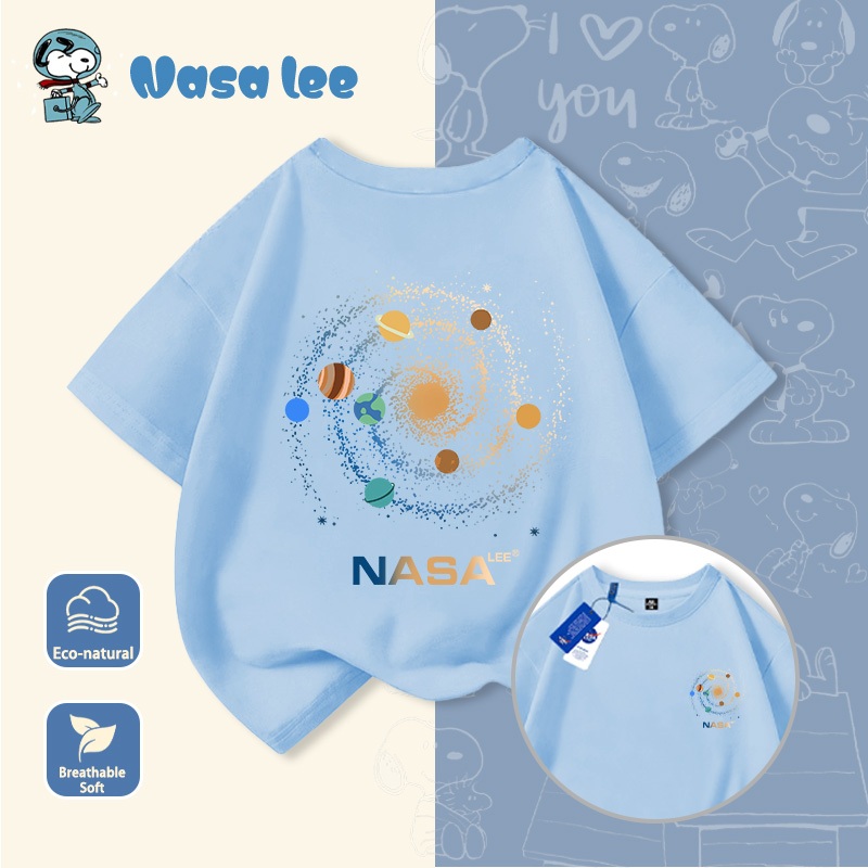 Áo thun ngắn tay màu xanh dương cho bé trai, chất liệu cotton, in hình vũ trụ và các vì sao, hàng mới năm 2026, thời trang cho bé trai, áo cộc tay mùa hè cho trẻ em.
