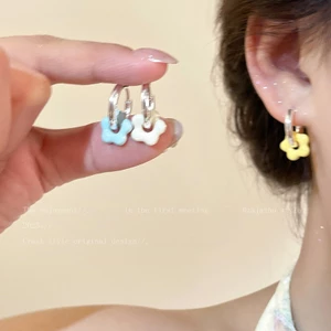 Bông Tai Hoa Đơn Giản Phong Cách Hàn Quốc, Nhẹ Và Sang Trọng