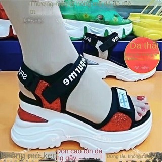[Shop Hot Sale] Thương hiệu bị hỏng Kích thước đế dày tăng chiều cao bên trong 5CM Giày Birkenstock hình nón thông nữ 2025 Xuân Hè Retro Một chân mặc bên ngoài Baotou