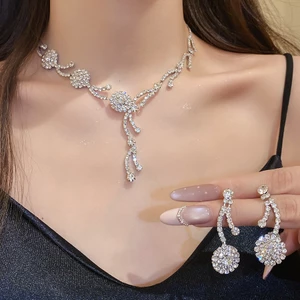 Bộ trang sức cưới cô dâu gồm vòng cổ và bông tai hoa tua rua giả kim cương sang trọng cho tiệc tối