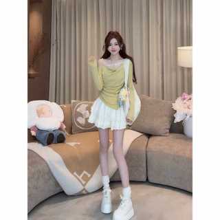 Đồ bộ hai mảnh phong cách Hàn Quốc, tay lưới off-the-shoulder phù hợp mùa xuân