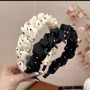 Rửa Mặt Băng Đô Phiên Bản Hàn Quốc Xếp Ly Đen Trắng Chấm Bi - Cao Cấp Và Thời Trang