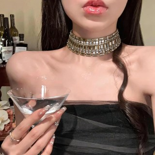 Vòng cổ vuông rỗng đính kim cương, dây chuyền xương đòn - Phụ kiện sang trọng và cổ điển