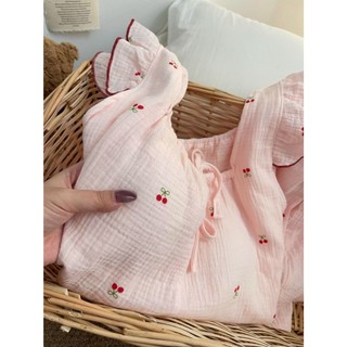 Đồ ngủ nữ họa tiết anh đào với miếng đệm ngực và cánh tay ngắn
