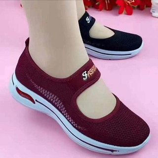 Cũ Bắc Kinh Giày Vải Nữ Mẹ Thoáng Khí Chống Trơn Trượt Đế Mềm Thoải Mái Bay Đan Giày Lười Người Cao Tuổi Trung Niên Giày Đi Bộ