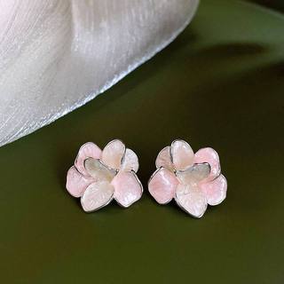 Nhỏ giọt glaze bông tai hoa nữ ánh sáng sang trọng, khí quyển