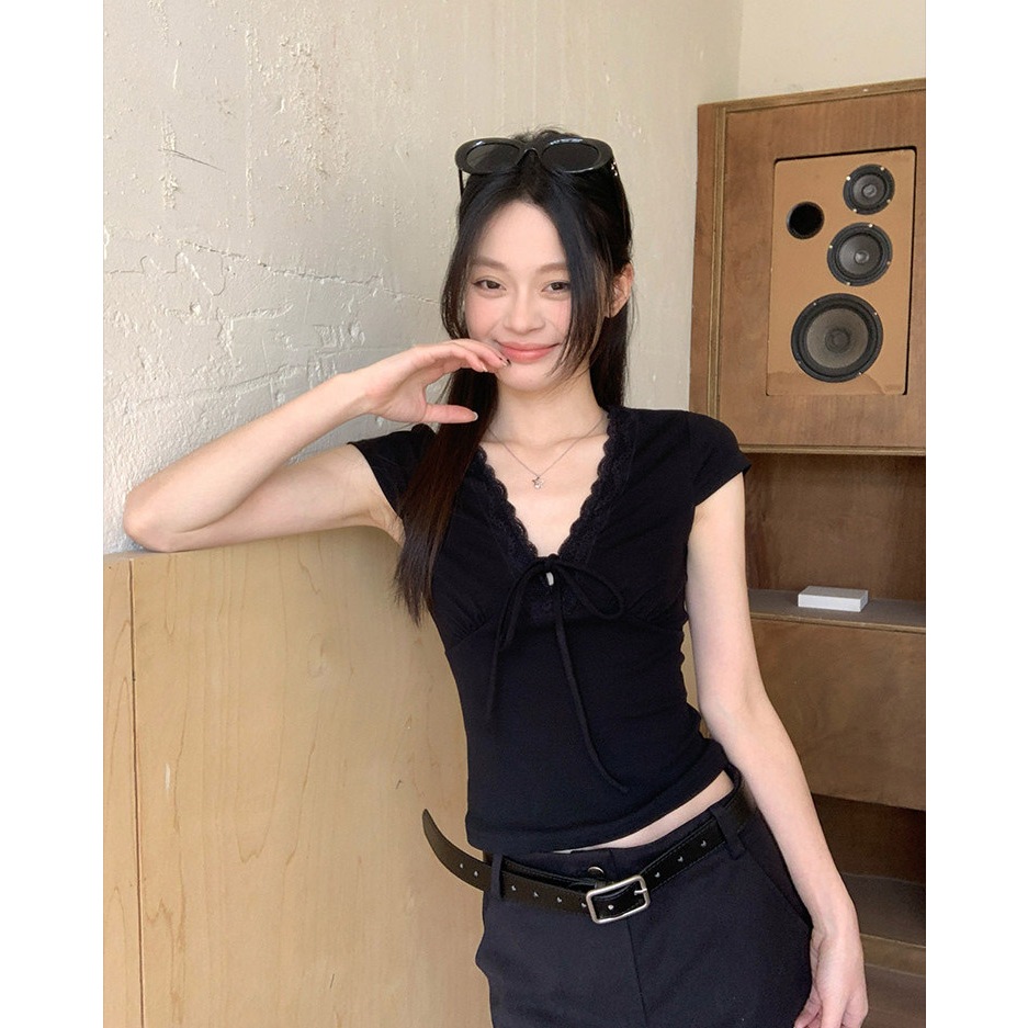 【BANKO】Áo thun cổ chữ V ngắn tay màu đen, phong cách Hàn Quốc, ôm body đẹp mắt - Perfect cho mùa hè!