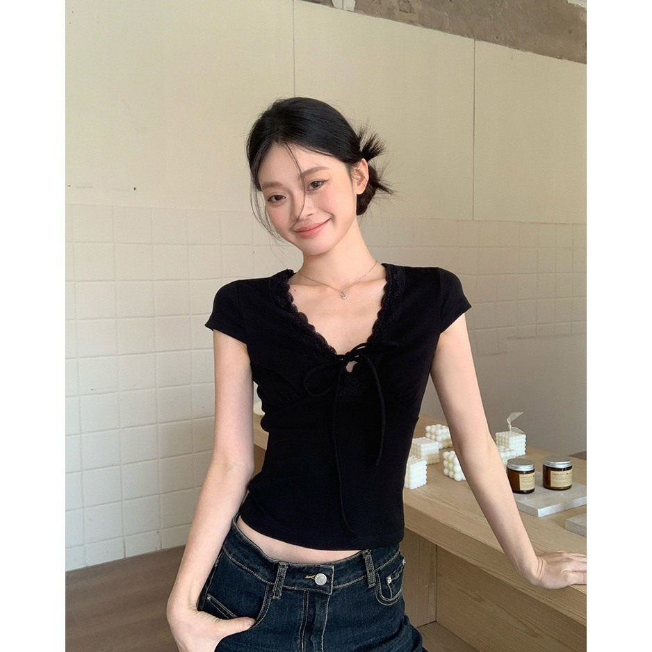 【BANKO】Áo thun cổ chữ V ngắn tay màu đen, phong cách Hàn Quốc, ôm body đẹp mắt - Perfect cho mùa hè!