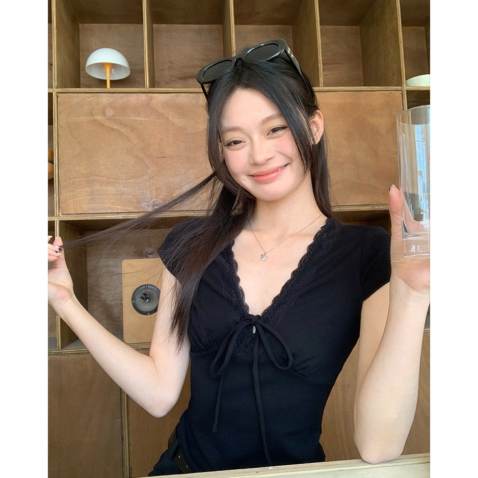 【BANKO】Áo thun cổ chữ V ngắn tay màu đen, phong cách Hàn Quốc, ôm body đẹp mắt - Perfect cho mùa hè!