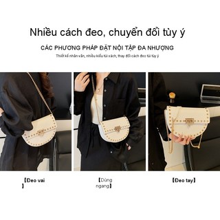 Hàng sẵn có 22 * 6.5 * 16CM Phong Cách Mới Đinh Tán Trang Trí Màu Trơn Hợp Thời Trang Tất Cả Trận Đấu Túi Messenger Một Vai Khóa Dây Đeo Vai Túi Yên Xe Cảm Giác Cao Cấp