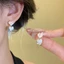 Kẹp tai hình trái tim thủy tinh trong suốt, dễ thương cho nữ, không gây kích ứng