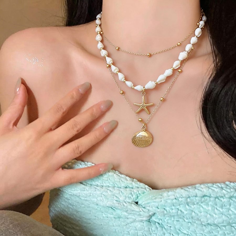 Dây chuyền và vòng cổ thời trang với biển sao và vỏ mặt, thiết kế đơn giản mà sang trọng, thanh lịch.