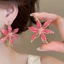 Bông tai boho mạ vàng đính hoa tráng men nhiều màu, phù hợp làm trang sức hàng ngày và kỳ nghỉ hè