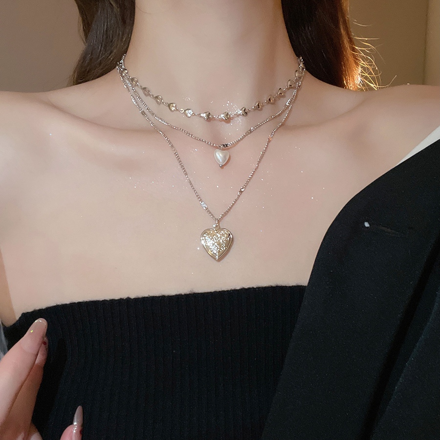 Mặt dây chuyền hình trái tim và vòng cổ ngọc trai ba lớp - Thời trang cá nhân, sang trọng cao cấp