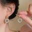 Bông tai hình trái tim vàng với zircon halo, trung tâm nhựa trong suốt - Trang sức nhẹ cho nữ hàng ngày