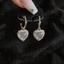 Bông tai hình trái tim vàng với zircon halo, trung tâm nhựa trong suốt - Trang sức nhẹ cho nữ hàng ngày