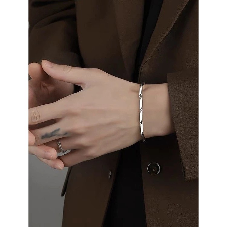Sơn Tùng M-TP Style - 2026 Vòng tay Titan SAZ thời trang Unisex mới dành cho nam và nữ Vòng tay nghiêng cá tính cơ bản - Vòng tay dây chuyền được đánh bóng-gunzai