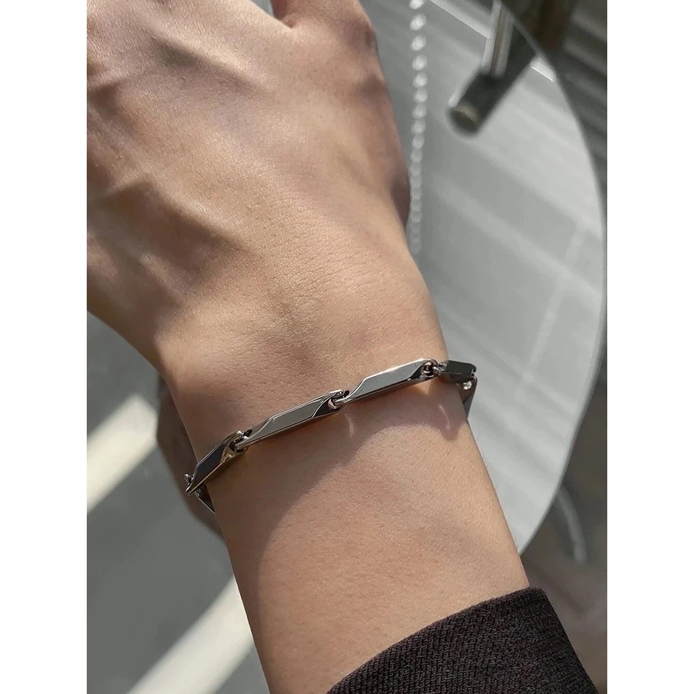 Sơn Tùng M-TP Style - 2026 Vòng tay Titan SAZ thời trang Unisex mới dành cho nam và nữ Vòng tay nghiêng cá tính cơ bản - Vòng tay dây chuyền được đánh bóng-gunzai