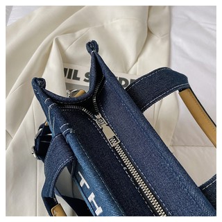 Hàng sẵn có 35 * 11 * 27CM Phong Cách Mới Denim Tương Phản Màu Khâu Túi Tote Di Động Niche Retro Thêu Chữ Túi Đeo Tay Cảm Giác Cao Cấp Ngày Của Mẹ Quà Tặng Ngày Lễ Tình Nhân