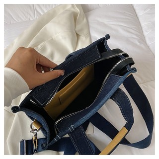 Hàng sẵn có 35 * 11 * 27CM Phong Cách Mới Denim Tương Phản Màu Khâu Túi Tote Di Động Niche Retro Thêu Chữ Túi Đeo Tay Cảm Giác Cao Cấp Ngày Của Mẹ Quà Tặng Ngày Lễ Tình Nhân