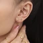 Bông tai đinh tán lấp lánh - Nhỏ nhắn, tinh tế và tối giản, phù hợp mọi dịp