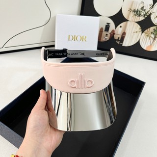 Mũ thời trang có họa tiết thêu chữ allo, phù hợp cho người lớn mặc mùa hè
