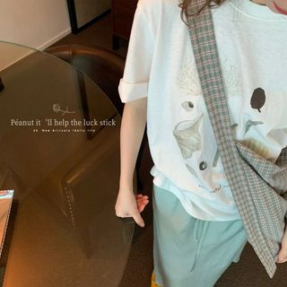 Áo Thun Nữ Tay Ngắn Cổ Tròn, Thiết Kế Họa Tiết
