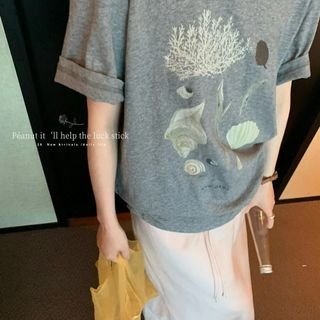 Áo Thun Nữ Tay Ngắn Cổ Tròn, Thiết Kế Họa Tiết