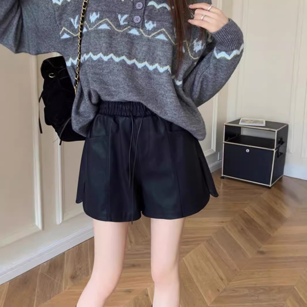 Quần short chân rộng bằng da PU, phù hợp mùa hè, thiết kế high waist A-line.