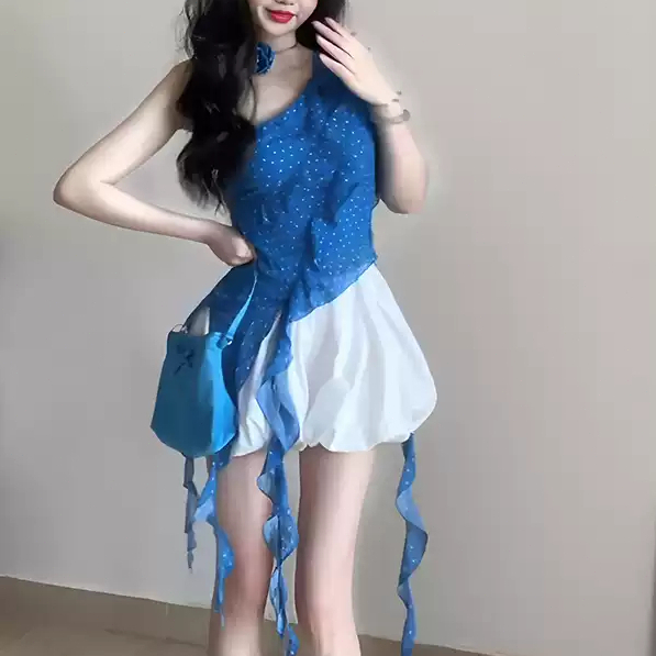 Áo vest yếm đeo vai chấm bi màu xanh, thiết kế bèo nhún thanh lịch, phù hợp mùa hè