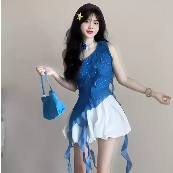 Áo vest yếm đeo vai chấm bi màu xanh, thiết kế bèo nhún thanh lịch, phù hợp mùa hè