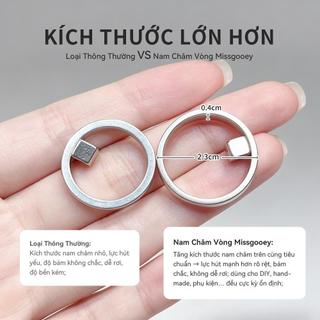 Bộ dụng cụ vẽ móng nghệ thuật Miss Gooey mới với lực hút mạnh, hình tròn từ tính sản phẩm bán chạy giúp tạo lỗ và họa tiết mắt mèo trong vòng 3 giây; công cụ hỗ trợ tuyệt vời cho người mới bắt đầu.