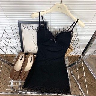 Váy ngủ yếm ren hoa ôm body, thoải mái mặc ở nhà