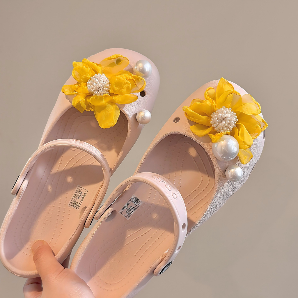 Phụ Nữ Bé Gái Trẻ Em Tắc Sandal Giày DIY Quyến Rũ Phong Cách Cổ Tích Hoa Vàng Mặt Dây Chuyền Nút Lỗ Giày Trang Trí Bộ Phụ Kiện Quà Tặng