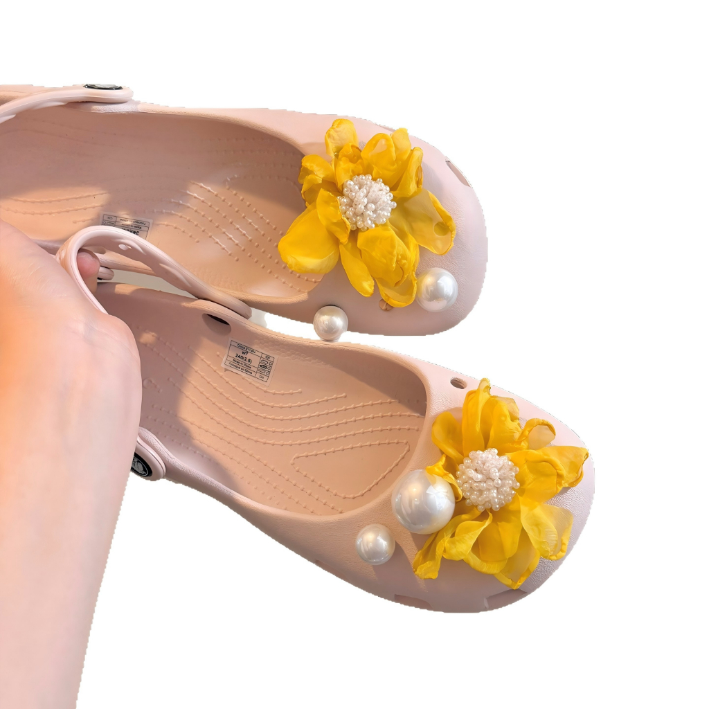 Phụ Nữ Bé Gái Trẻ Em Tắc Sandal Giày DIY Quyến Rũ Phong Cách Cổ Tích Hoa Vàng Mặt Dây Chuyền Nút Lỗ Giày Trang Trí Bộ Phụ Kiện Quà Tặng
